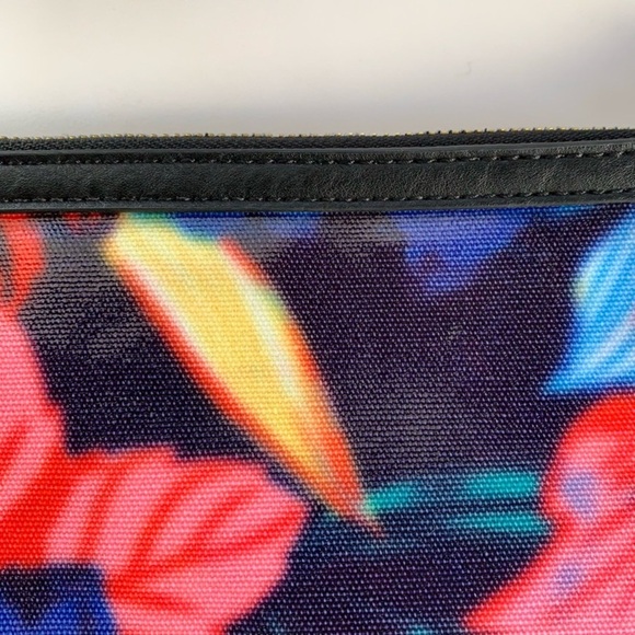 Tommy Bahama Floral Ocean Tejar Wristlet Wallet Vacation Tropical 11x7” Bag New - Picture 7 of 11